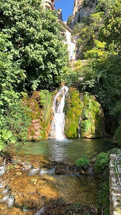 Votre Cocon En Pierre Et Son Spa En Option Gite Le Repos Des Chenes Régusse Esterno foto