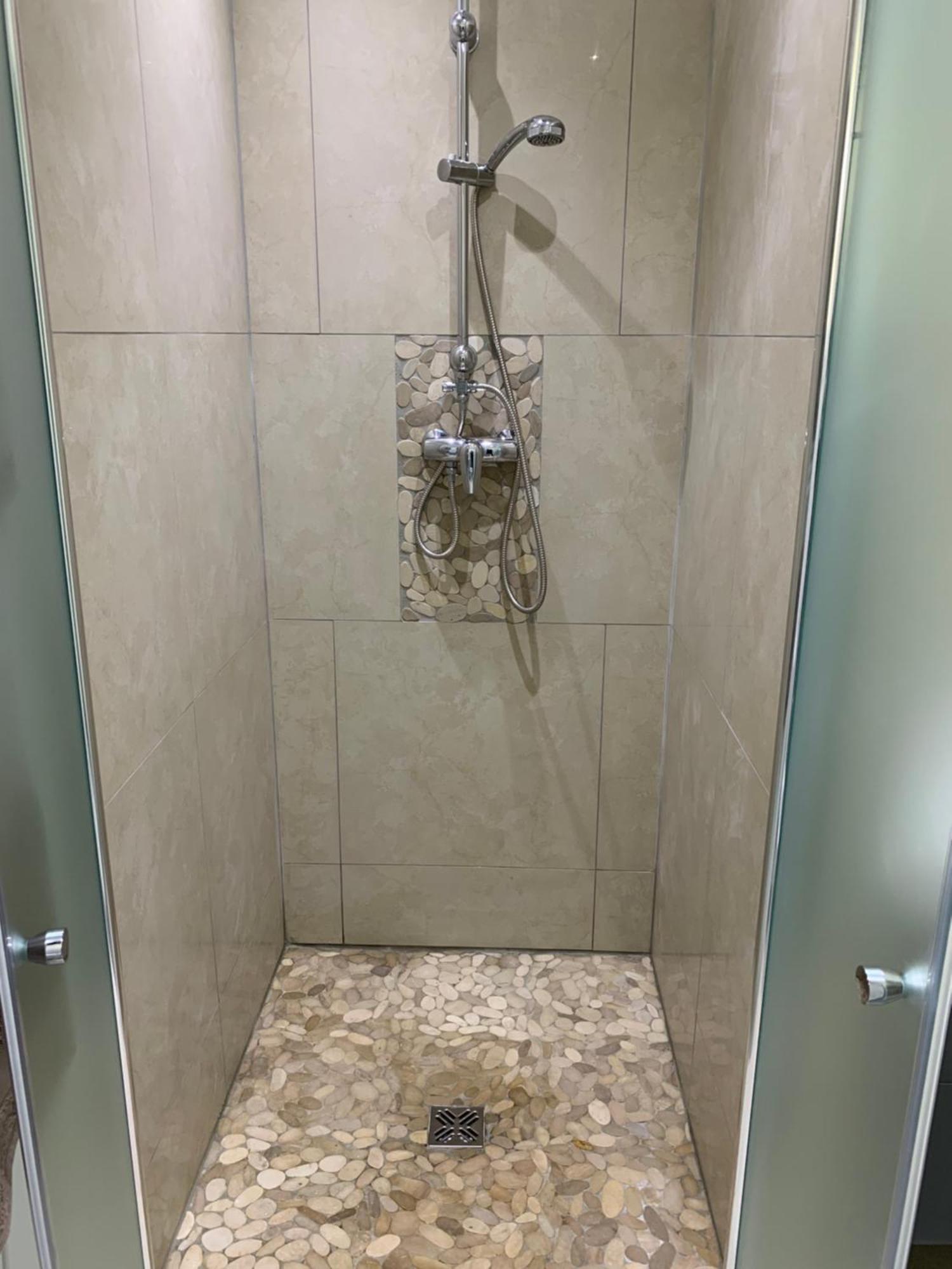 Votre Cocon En Pierre Et Son Spa En Option Gite Le Repos Des Chenes Régusse Esterno foto