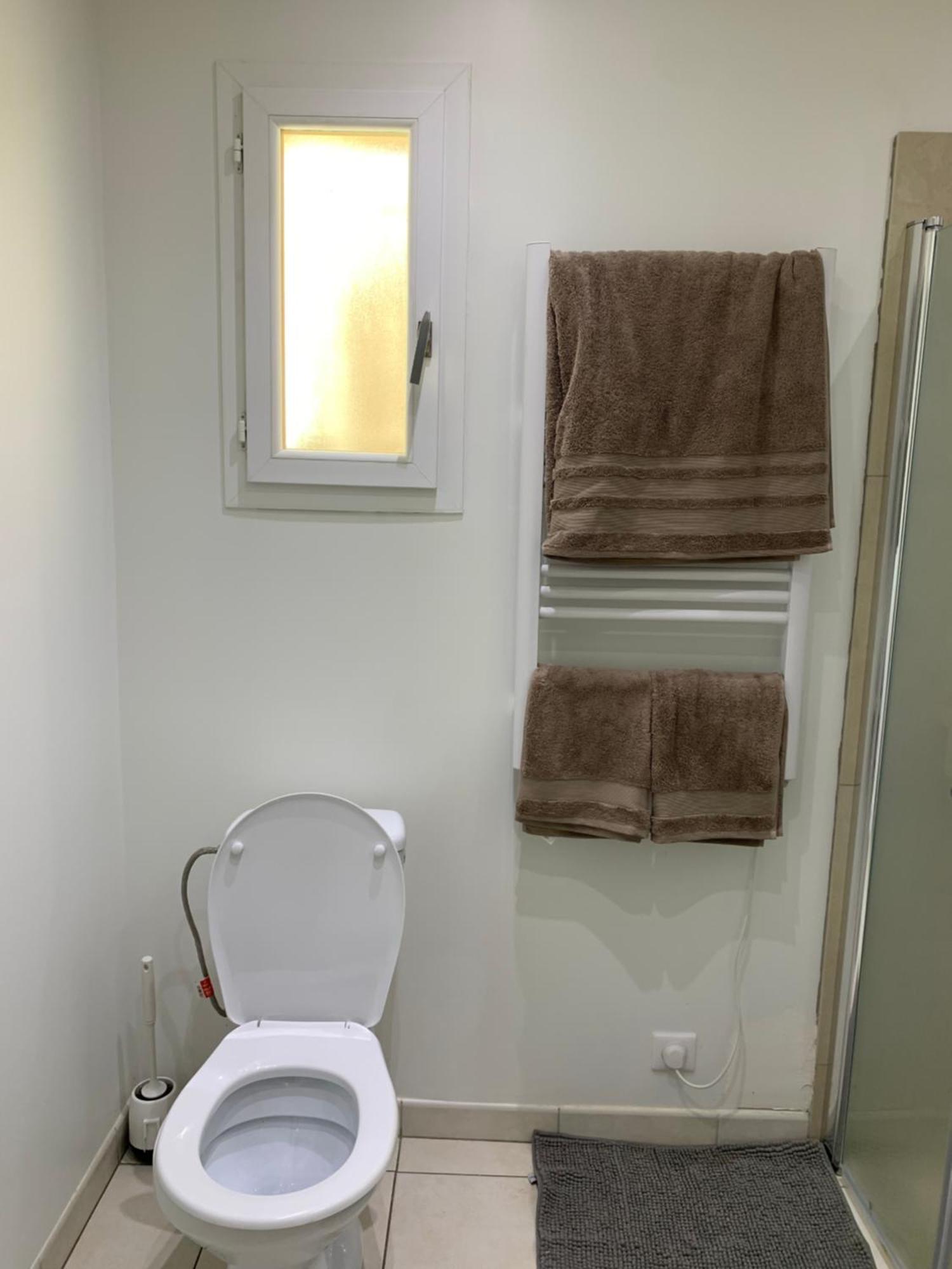 Votre Cocon En Pierre Et Son Spa En Option Gite Le Repos Des Chenes Régusse Esterno foto