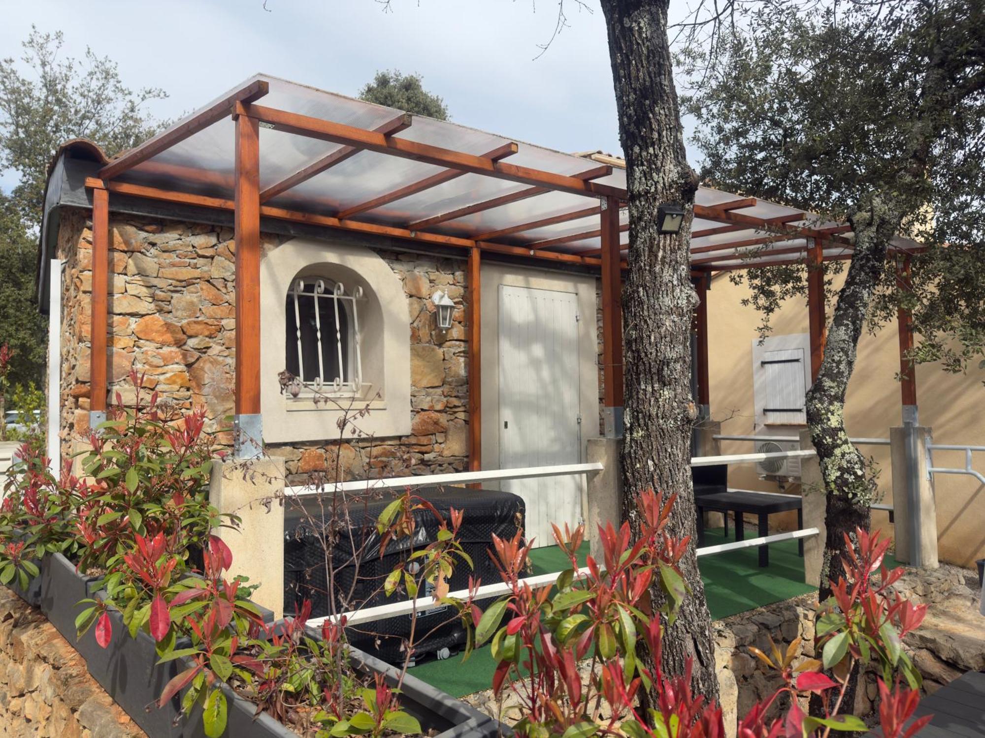 Votre Cocon En Pierre Et Son Spa En Option Gite Le Repos Des Chenes Régusse Esterno foto